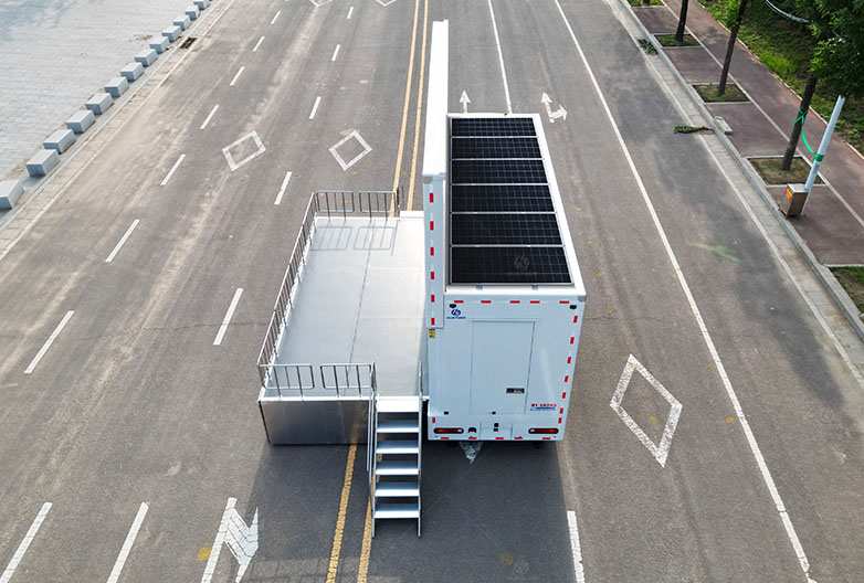 LR235S Solar-Powered Roadshow Truck